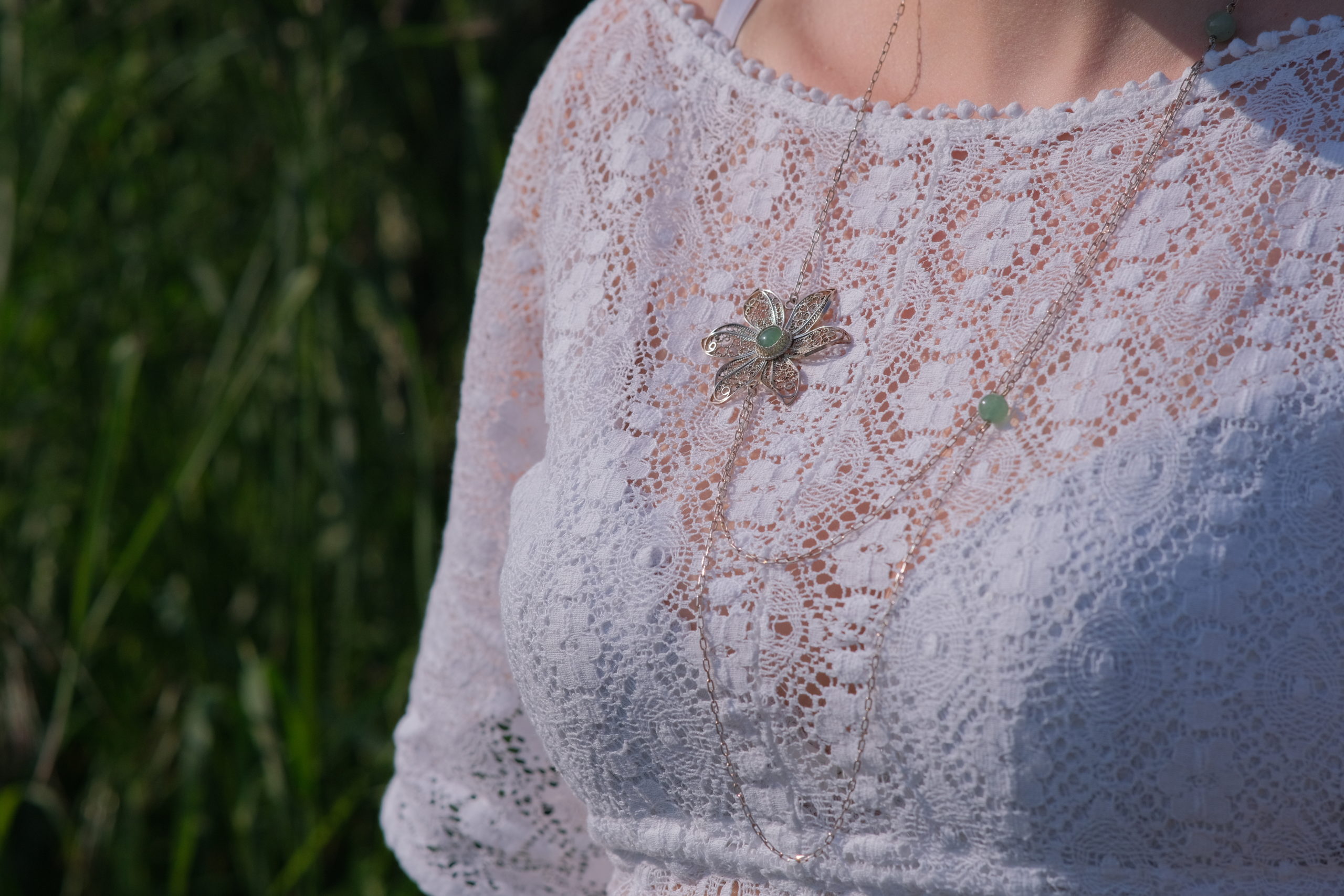 Sautoir avec une fleur en filigrane d'argent et aventurine