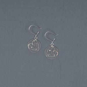 Boucles d'oreilles coeur en filigrane d'argent créée artisanalement par Meili créations