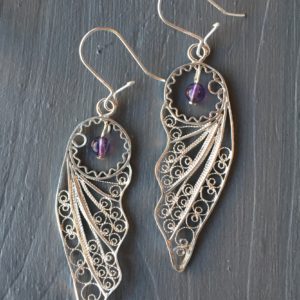 Boucles d'oreilles en filigrane d'argent et améthyste créée artisanalement par Meili créations