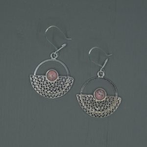 Boucles d'oreilles en filigrane d'argent avec une pierre en rhodonite