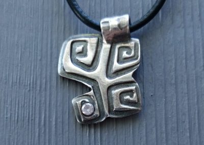 Pendentif en argent 999 et zircon en forme carré