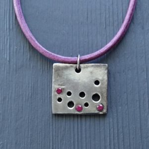 Pendentif en argent 999 avec 3 zircons rose, forme rectangle