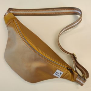 Grande banane en tissu simili doré