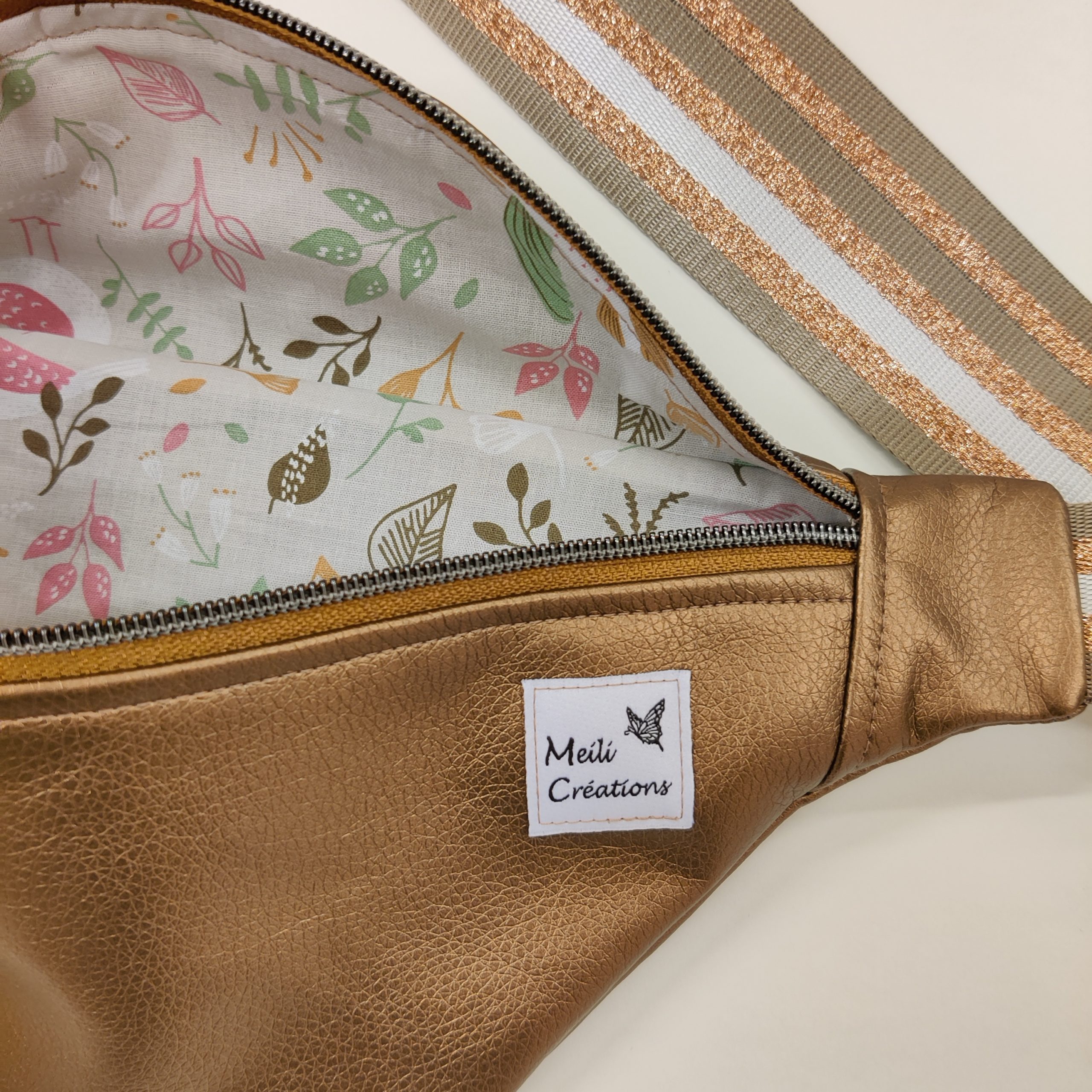 Intérieur grande banane en simili brun-doré