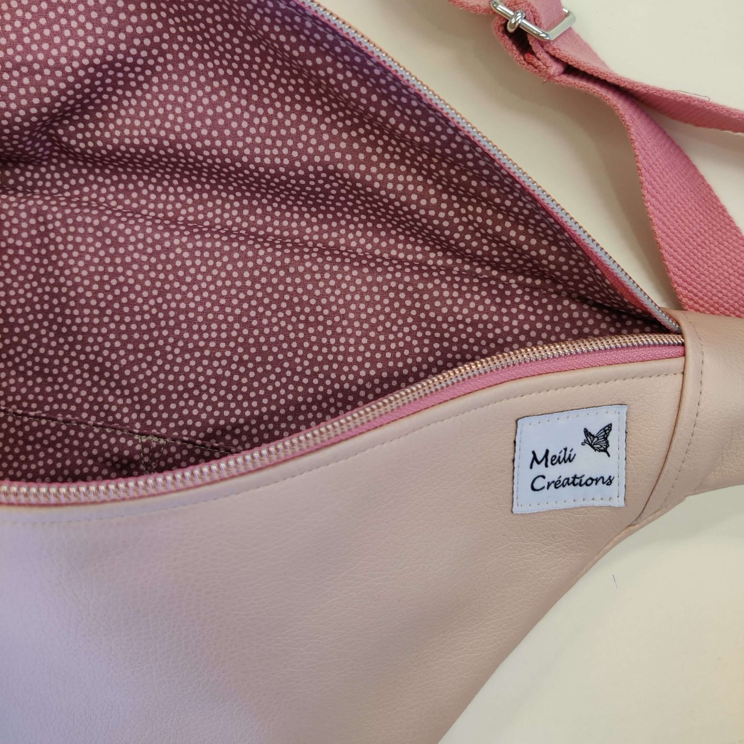 Intérieur grande banane en simili rose