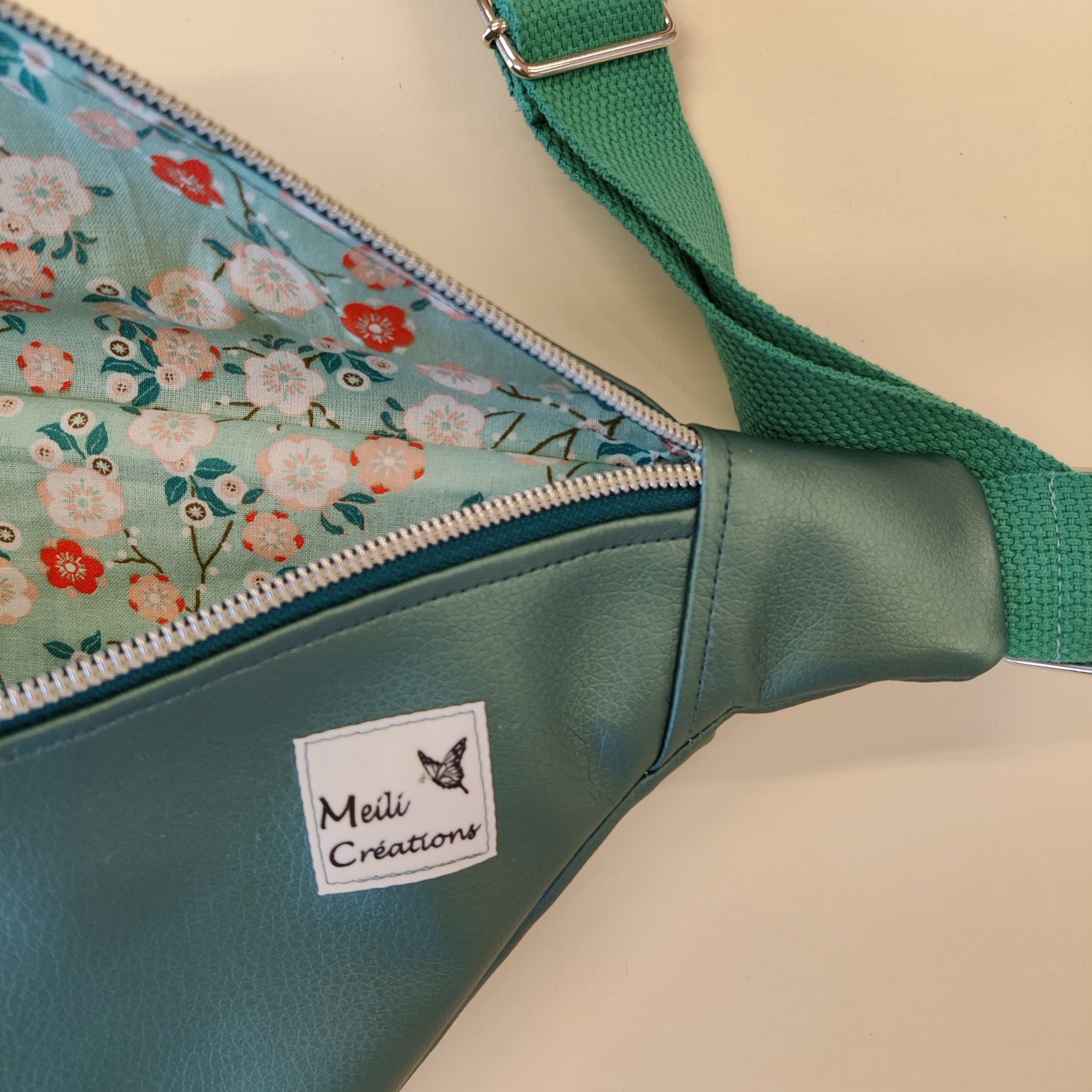 Intérieur grande banane en simili turquoise