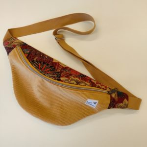 Petite banane en tissu moutarde avec tissu jacquard fleuri