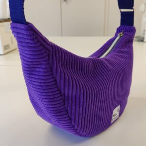 Sac demi-lune en velours côtelé violet