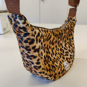 Sac demi-lune en velours côtelé léopard