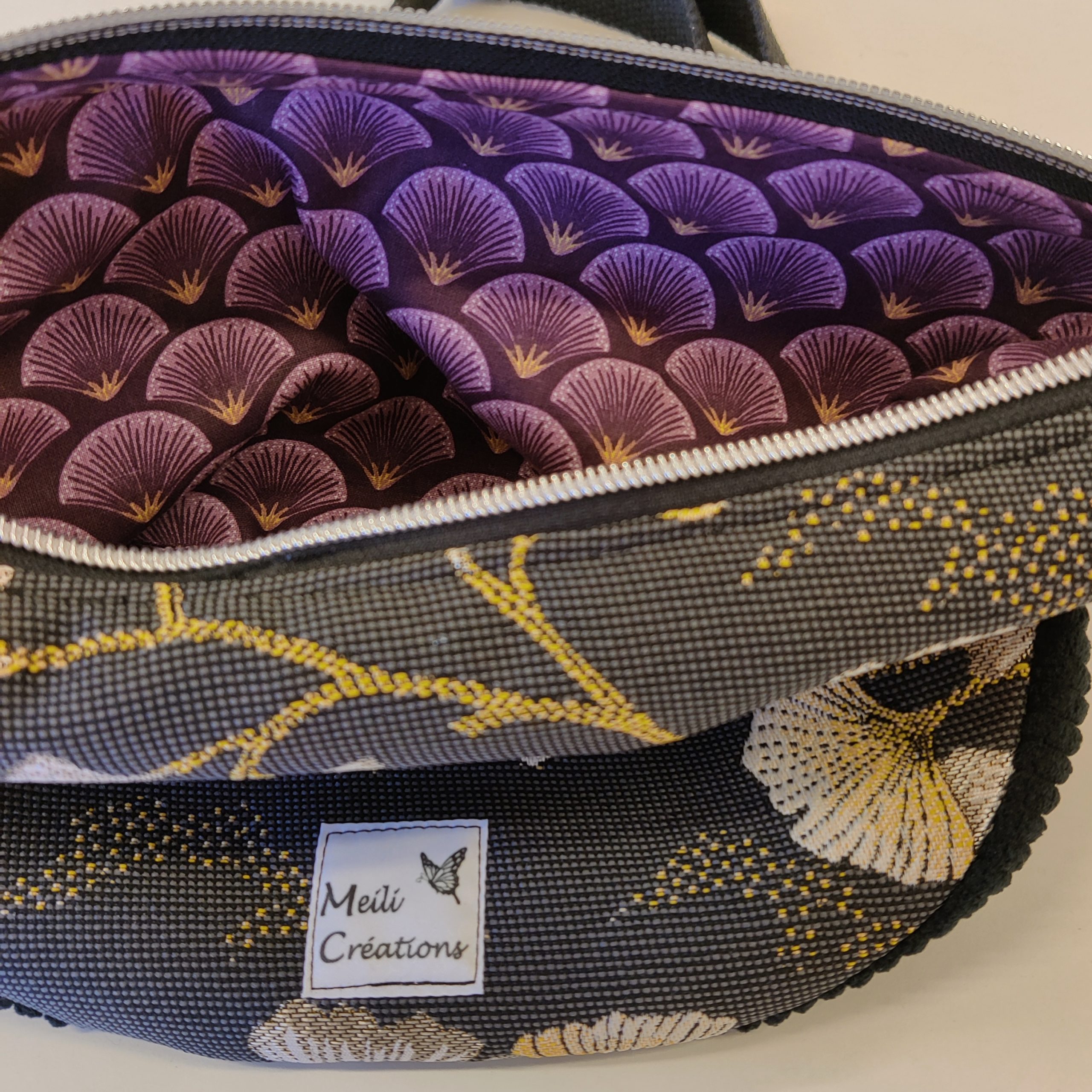 Intérieur sac demi-lune en jacquard noir avec feuille de ginko